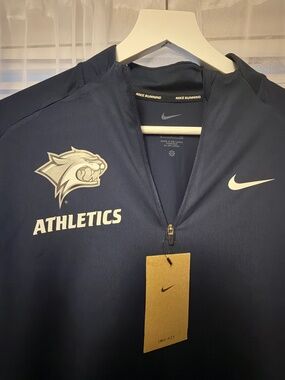 UNH Athletics Nike Men's Dri-FIT Element 1/2 Zip Top
